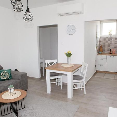 קארלובץ Apartman Lucija מראה חיצוני תמונה