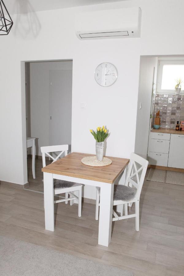 קארלובץ Apartman Lucija מראה חיצוני תמונה